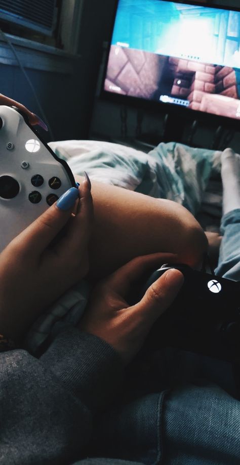 Couple Gaming Together, Gamers Couple Goals, Cute Couples Gaming, Couples Playing Video Games, Gamer Couple, Playing Minecraft, Gamer Boyfriend, Playing Xbox, Couples Play