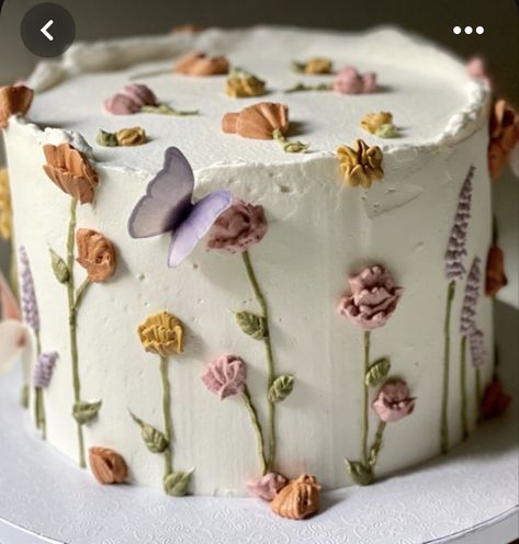 Piped Wildflower Cake, Flower Birthday Themes, Poppy Flower Birthday Party Ideas, Smash Cake Fairy, Wildflower Themed Birthday Party, 1st Birthday Wildflower Theme, Wildflower First Birthday Theme, Wild Flower Birthday Cake, Wild One Floral First Birthday