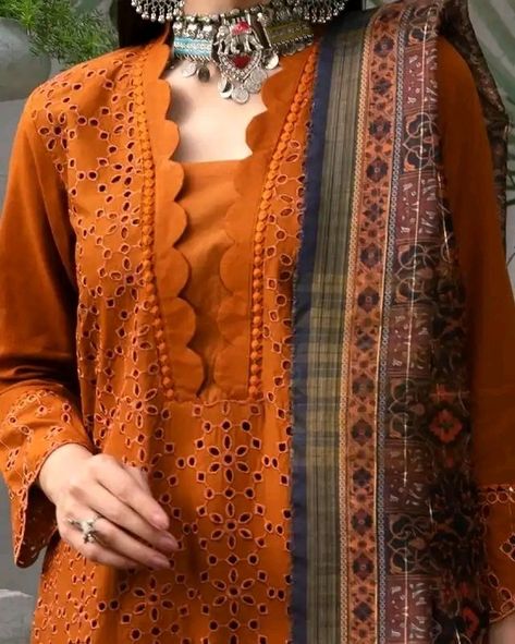 Latest Neck Designs For Suits, Cotton Suit Designs, Suit Neck Designs, Stylish Kurtis Design, Latest Dress Design, Simple Kurta Designs, Neck Designs For Suits, Trendy Shirt Designs, Kurti Designs Latest