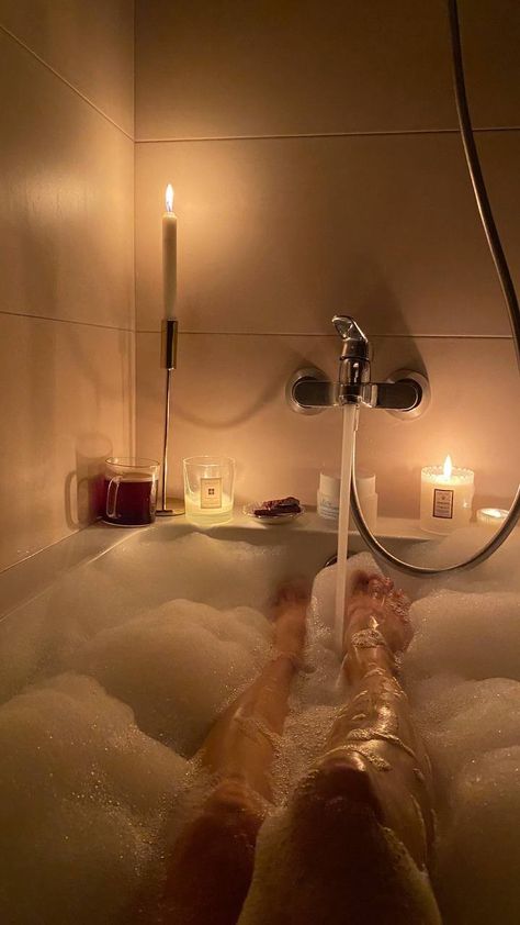 Bathtub Aesthetic, Bath Aesthetic, Future Lifestyle, Relaxing Bath, Dream Lifestyle, Jolie Photo, Night Routine, Bubble Bath, Future Life