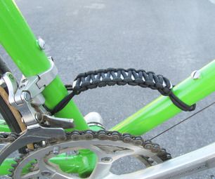 Wow, this is a remarkable idea. Make carrying your bike around easy! This tutorial for a "paracord bike frame handle" is excellent. http://www.instructables.com/id/Paracord-Bike-Frame-Handle/ Paracord Projects Tutorials, Geocache Ideas, Paracord Crafts, Bike Hacks, Appropriate Technology, Bicycle Diy, Green Bike, Paracord Survival, Paracord Projects