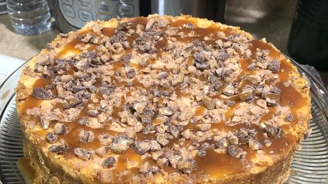 English Toffee Cheesecake, Toffee Cheesecake Recipes, Toffee Cheesecake, Caramel Crunch, English Toffee, Classic Cheesecake, Toffee Bits, Caramel Topping, Chocolate Toffee