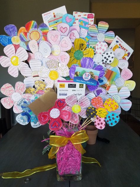 Cute way for the kids to be involved in a thoughtful gift for your favorite teacher. Teacher Appreciation Bouquet Ideas, Teacher Bouquet, Bulletin Board Tree, Giving Flowers, Teacher Birthday, Kindergarten Learning Activities, Birthday Bouquet, Gift Bouquet, Kindergarten Learning