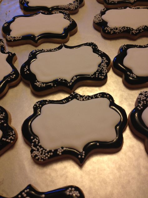 Plaque sugar cookies Cookie Border Ideas, Memorial Cookies Decorated, Plaque Cookies Decorated, No Bake Sugar Cookies, New Years Cookies, Paint Cookies, Plaque Cookies, Sugar Cookie Frosting, Summer Cookies