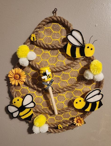 Beehive Wreath, Bee Hive Wreath, Bee Wreaths, Bee Hive Craft, Humble Bee, Sunflower Crafts, Bee Wreath, Wreath Burlap, Spring Easter Crafts