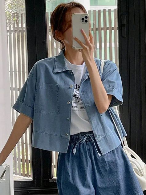 Light Wash Casual Collar Short Sleeve Denim Plain Shirt Embellished Non-Stretch Summer Women Clothing Denim Outfits For Women Casual, Denim Shirt Outfit Women Casual, Open Button Down Shirt Outfit Women, Outfits Viaje, Short Sleeve Denim Jacket, Looks Camisa Jeans, Jean Shirt Outfits, Denim Short Sleeve Shirt, Denim Shirt Outfit