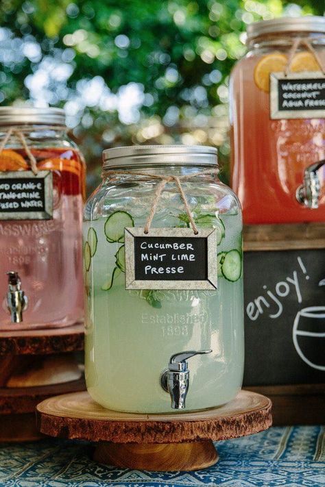 Wedding Drink Station, Hanging Wedding Decorations, Drink Bar, Diy Drinks, Fruit Infused Water, Barbecue Party, Drink Station, Dessert Bar, Mocktail Recipe