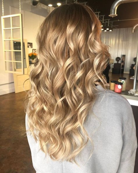 Curls Ideas Hairstyles, Types Of Curls Hairstyles, Loose Curls For Medium Hair, Medium Hair Curls Wedding, Curled Hair For Long Hair, Curled Hair With Curling Iron, Cute Hair Curls, Loose Curl Wedding Hair Down, Engagement Picture Hairstyles Curls