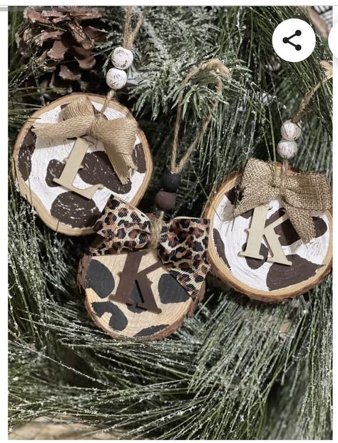 Cow Print Ornaments Diy, Cow Print Christmas Decor, Diy Cow Ornaments, Cow Christmas Tree Ideas, Cow Print Christmas Tree, Country Christmas Decorations Diy, Western Christmas Tree Ornaments, Cowhide Crafts, Cow Print Christmas