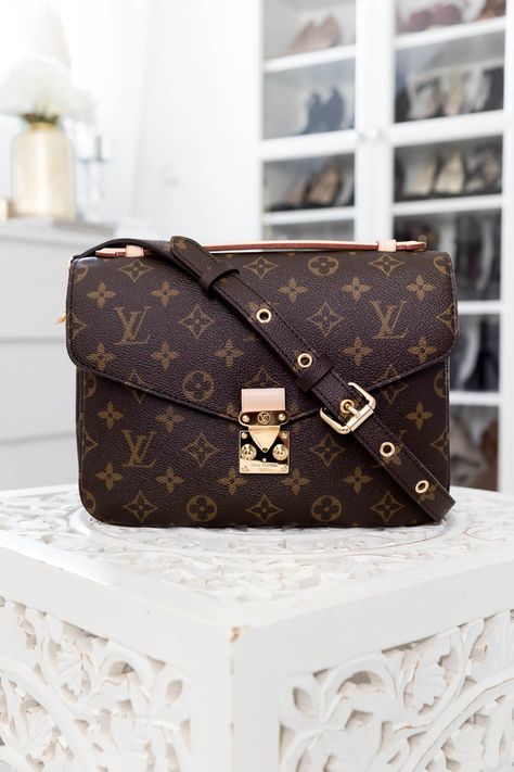 Louis Vuitton Pochette Metis Monogramm vs. Empreinte Τσάντες Louis Vuitton, Louis Vuitton Handbags Crossbody, Louis Vuitton Taschen, Women Bags Fashion Handbags, Louis Vuitton Metis, Pochette Louis Vuitton, Louie Vuitton, Handbag Boutique, Louis Vuitton Pochette Metis