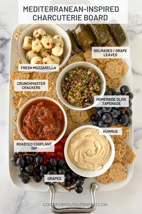 Essen, Mediterranean Charcuterie Board, Mediterranean Charcuterie, Olive Tapenade Recipe, Mediterranean Snacks, Mediterranean Appetizers, Tapenade Recipe, Celiac Recipes, Olive Tapenade