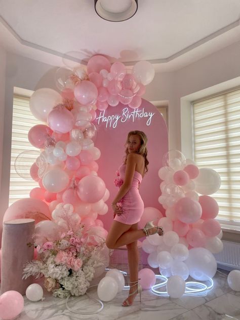 Pastel Pink Bday Decor, Pretty Pink Party, Pink Birthday Party Sweet 16, Pink Sweet 16 Birthday Party, Pastel Pink Birthday Decorations, Sweet Sixteen Balloons Decorations, Pink And Silver Birthday Party Ideas, Sweet 16 Color Schemes Pink, Pretty Birthday Decor