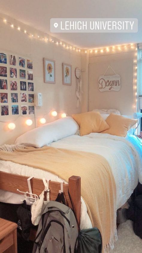 Pinterest: cadyleannn ✨ Bedroom With Lights, Diy Dorm Decor, Dorm Stuff, Dorm Sweet Dorm, Dorm Inspiration, College Bedroom, Dorm Diy, College Dorm Room Decor, Dorm Room Designs