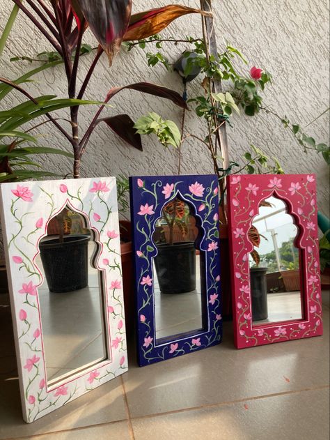 Beautifully hand painted jharokha mirrors to enhance your walls✨ Jharokha Wall Decor Diy, Mirror Arts And Crafts, Jharokha Wall Decor Ideas, Mirror Jharokha Art, Zaroka Decoration, Diy Jharokha Frame, Mirror Work Painting, Pichwai Jharokha, Jarokha Design Diy