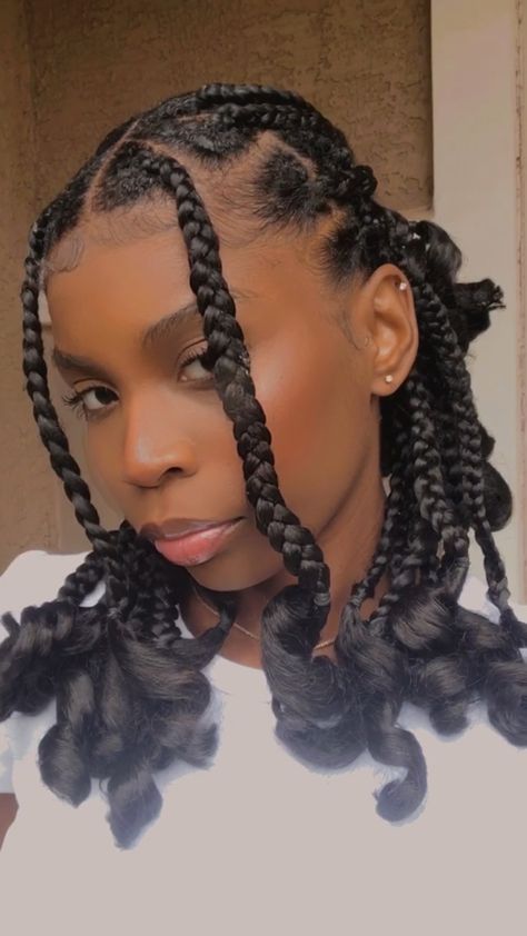 Coi Leray Braids Styles, Short Braids With Curled Ends, Big Short Braids With Curls, Short Simple Braids, How To Style Coi Leray Braids, Short Knotless Box Braids With Curls At The End, Short Box Braids With Curls At The End, Large Short Braids, Short Chunky Braids