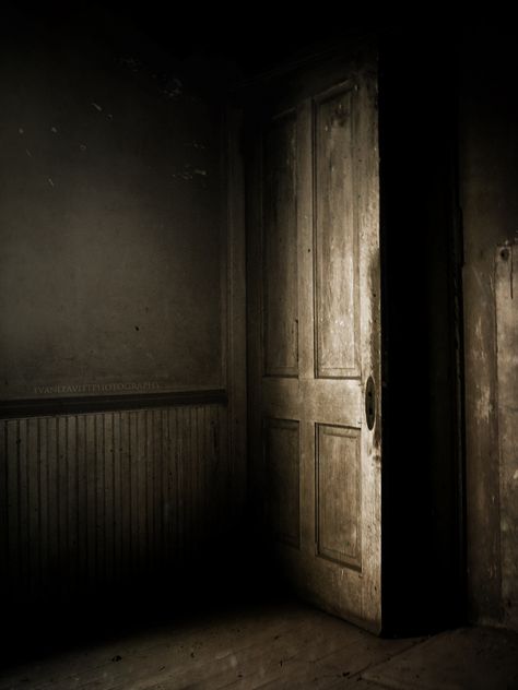 Old haunted door Horror Room, Giger Alien, Dark Doors, Dark Hallway, Secret Passageways, Old Room, Old Door, Dark Photography, A Poem