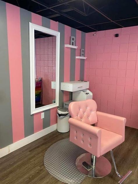 Backdrop For Hair Salon, Braider Salon Suite, Hair Braider Room Ideas, Braiding Salon Ideas, Hair Suites, Stocktank Pool Ideas, Hair Studio Ideas, Hair Suite, Hair Studio Decor