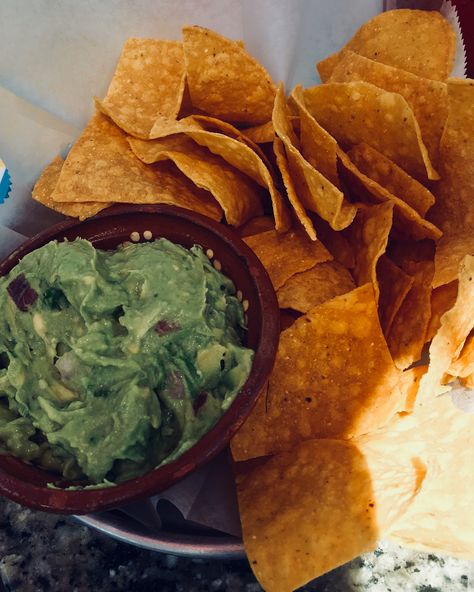 Chips and guac!🥑 Guacamole Aesthetic, Chips And Guac, Chips And Guacamole, Guacamole, At Night, Mood Board, Chips, Ethnic Recipes