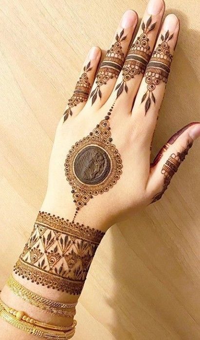 Mehndi Easy, Tikki Mehndi, Tato Henna, Mehndi Designs Bridal Hands, Latest Henna Designs, Simple Mehndi Designs Fingers, Engagement Mehndi Designs, Henna Tattoo Designs Simple, Mehndi Designs Front Hand