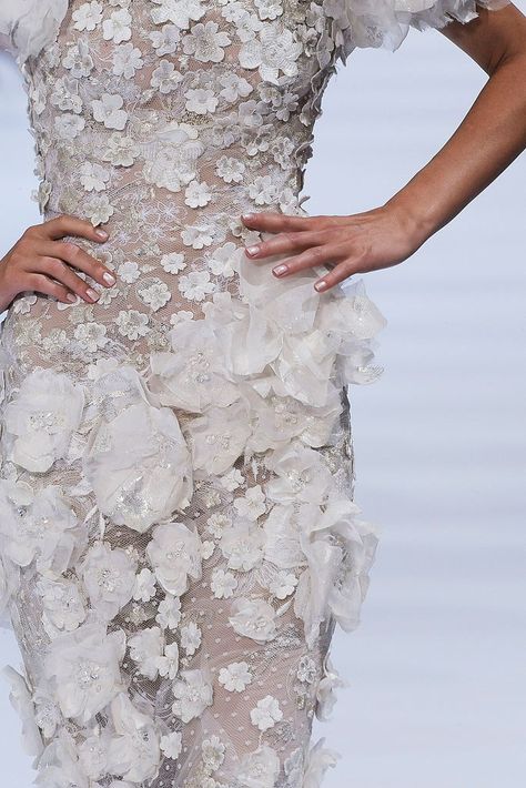 Elie Saab Fall 2009 Couture Fashion Show Details Glamorous Chic Life, Elie Saab Haute Couture, Ellie Saab, Elie Saab Fall, Pnina Tornai, Couture Details, Jenny Packham, Shades Of White, Elie Saab