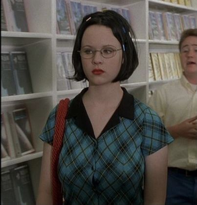 Thora Birch Ghost World, Enid Ghost World Outfits, Dweeb Couture, Ghost World Enid, Enid Ghost World, Thora Birch, Ghost World, World Icon, 90s Hairstyles