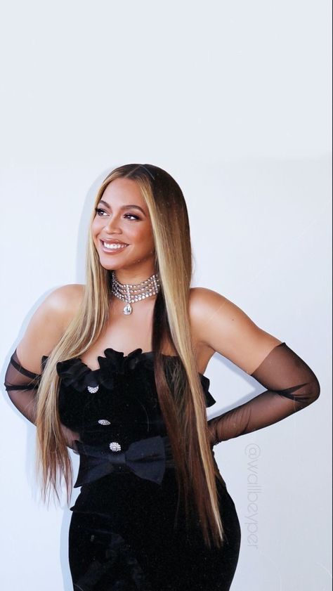 90s Celebrities, Beyoncé Wallpaper, Beyonce Pictures, Queen Bee Beyonce, Beyonce Knowles Carter, Beyonce Style, Fashion 90s, Beyoncé Giselle Knowles-carter, Beyoncé Giselle Knowles