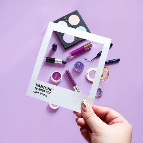 Colorful Photography Aesthetic, Flatlay Aesthetic, Creative Photography Projects, Skincare Products Photography, Cosmetics Photography, Photoshoot Idea, Beauty Products Photography, Flat Lay Photography, Violet Purple