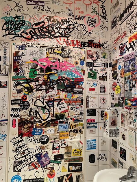 Room Graffiti, Graffiti Room, Arte Doodle, Graffiti Style Art, Street Graffiti, Graffiti Wall Art, Graffiti Drawing, Art Street, Dream Room Inspiration