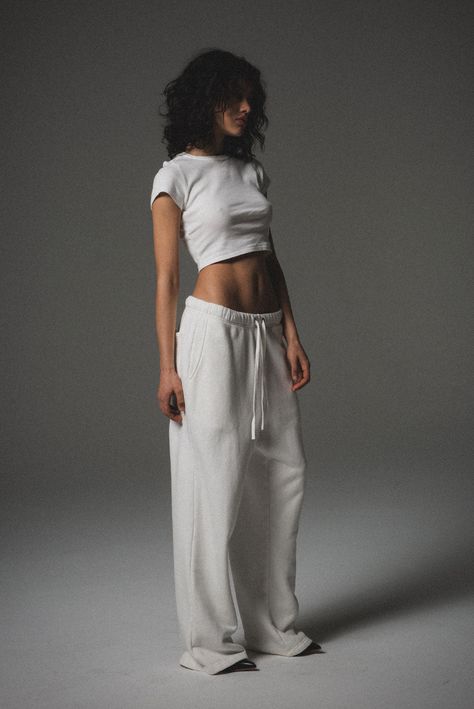 An elevated loungewear essential. The Core Straight Leg Sweatpant is made of a 12 oz cotton with a wide-leg, baggy silhouette. Includes a drawstring waistband, side pockets, and back pocket for added functionally. 100% ORGANIC COTTON 12 OZ BRUSHED TERRY STANDARD FIT MID RISE GARMENT WASHED INSPIRED BY VINTAGE GARMENTS Sweatpants And Sandals Outfit, Sporty And Rich Sweatpants, White Sweat Set, 100% Cotton Clothes, 100% Organic Cotton, Vintage Sweat Pants, Feminine Workout Clothes, Cute Sweat Outfits, Brandy Sweats Outfit