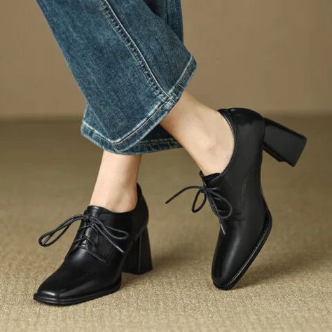 Women Pumps Shoes, Oxford Shoes Heels, Chiko Shoes, Shoes Outfit Fashion, Oxford Heels, Pumps Shoes, Spring Women, Women Oxford Shoes, Vintage Elegant