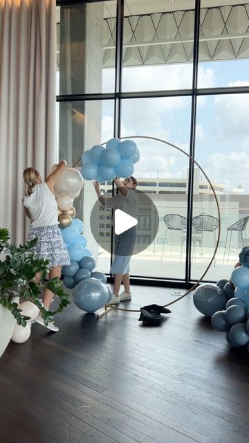 Balloon Arch Ring Ideas, Balloon Circle Stand, Balloon Stand Ideas Birthday Parties, How To Put Balloons On Circle Arch, Circle Balloon Arch Ideas, Round Balloon Arch Ideas, How To Make A Balloon Arch Diy Easy, Ballon Arch Back Drop, Balloon Arch Alternative