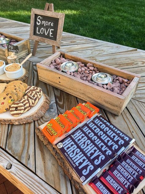 Smores, smores bar, smores dessert, smores dip, smores cookies #smores #smoresbar #smoresdessert Smores Bar Party, Bar Party Ideas, Smores Bars, Smores Party, Lila Party, Smores Dip, Smores Bar, Golden Grahams, Smores Dessert