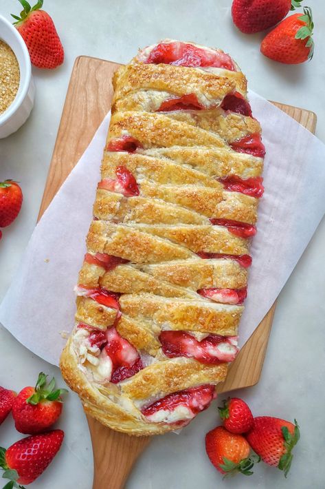 Strawberry Cheesecake Puff Pastry Recipes, Cream Cheese And Fruit Puff Pastry, Strawberry Cream Cheese Strudel Recipes, Fruit And Cream Cheese Pastries, Strawberry And Cream Pastry, Strawberry And Cream Cheese Pastry, Strawberry Cream Cheese Braided Pastry, Strudel Filling Recipes, Strawberry Strudel Puff Pastries