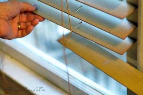 11 Genius Ways to Transform Your Ugly Blinds | Hometalk Timber Blinds, Painting Blinds, Wooden Venetian Blinds, Shoestring Budget, Vinyl Blinds, Idea Paint, Repurposed Lamp, Painting Wood Paneling, Horizontal Blinds