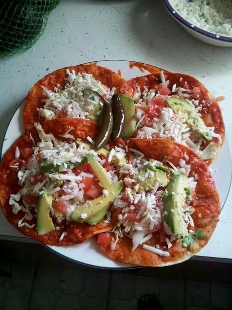 enchiladas potosinas Ceviche Recipe Mexican, Enchiladas Potosinas, Salvadorian Food, Ceviche Recipe, Mexican Cooking, Hispanic Food, Tex Mex Recipes, Food Picks, Healthy Veggies