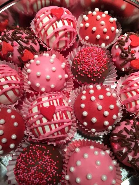 50+ Easy Valentines Day Desserts and Treats You'll Love - HubPages Cake Balls Valentines, Valentines Cakepops Ideas, Valentine’s Day Cake Pop Ideas, Cakepops Valentines Day, Valentines Day Truffles, Valentines Cake Balls, Valentine's Day Cake Pops, Cupcake Decorating Ideas Valentines Day, Cake Pops San Valentin