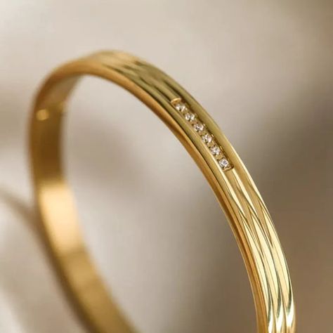 Simple Gold Bangle, Plain Gold Bangles, Gold Bangles Indian, Zircon Bracelet, Open Bracelet, Gold Bangles For Women, Modern Gold Jewelry, Simple Bangle, Bracelets Design