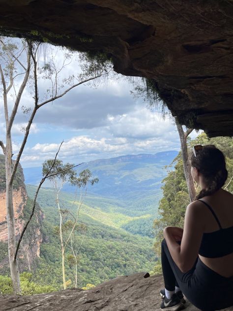 #australia #views #nature #hiking #eucalyptus Backpacking Australia Aesthetic, Nature Girl Aesthetic, Hiking Australia, 2025 Moodboard, Views Nature, Australia Backpacking, Hiking Workout, Nature Hiking, Full Time Travel