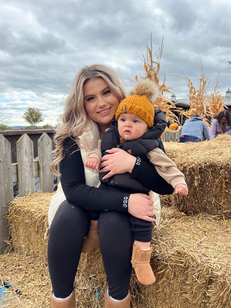 Mommy and me, mom and baby, baby girl, fall, autumn, pumpkin patch, gta, toronto, Pumpkin Patch Mom And Son, Pumpkin Patch Outfits Family, Family Apple Picking Outfits, Pumpkin Patch Outfit Ideas For Family, Mommy Me Fall Photos, Pumpkin Patch Outfit Mom And Son, First Pumpkin Patch Pictures, Fall Pumpkin Baby Photoshoot, Fall Inspo Family Pictures