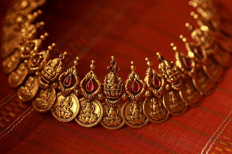 Kaasula Haaram, Swarna Jewellers, Kasu Necklace, Nakshi Jewellery, Choker Gold Necklace, Antique Haram, Kasu Mala, Small Necklaces, Choker Jewellery