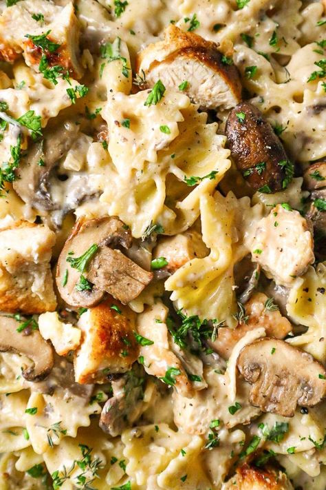 Creamy Mushroom Chicken Pasta - Must Love Garlic Mushroom Pasta Easy, Creamy Chicken Mushroom Pasta, Bow Tie Pasta Recipe, Mushroom Pasta Sauce, Chicken Mushroom Pasta, Creamy Mushroom Chicken, Creamy Garlic Mushrooms, Mushroom Recipes Pasta, Chicken Mushroom Recipes