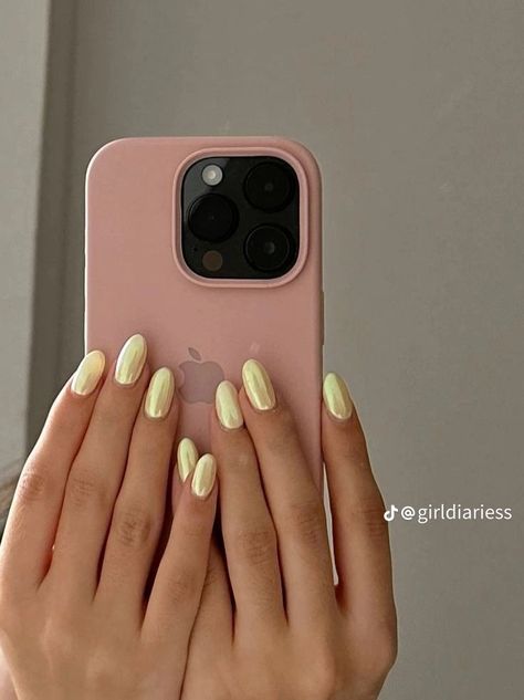 Light Nails Ideas Short, Glazed Yellow Nails, Summer 2024 Gel Nails, Nail Color Trends 2024 Summer, Summer Nails Colors 2024, Trendy 2024 Nails, Trending Gel Nails 2024, Trendy Nails 2024 Summer, Nail Art 2024 Trends Summer