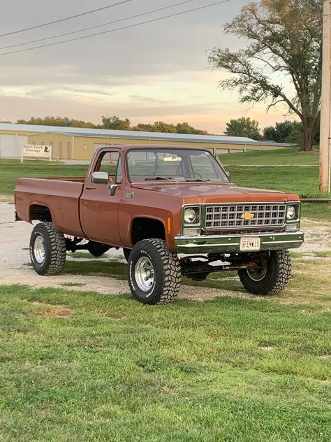 Chevrolet Trucks Lifted, 1973 Chevy Truck, Squarebody Chevy, Country Trucks, Trucks Lifted Diesel, Old Ford Trucks, Old Pickup, Lifted Chevy, Lifted Chevy Trucks