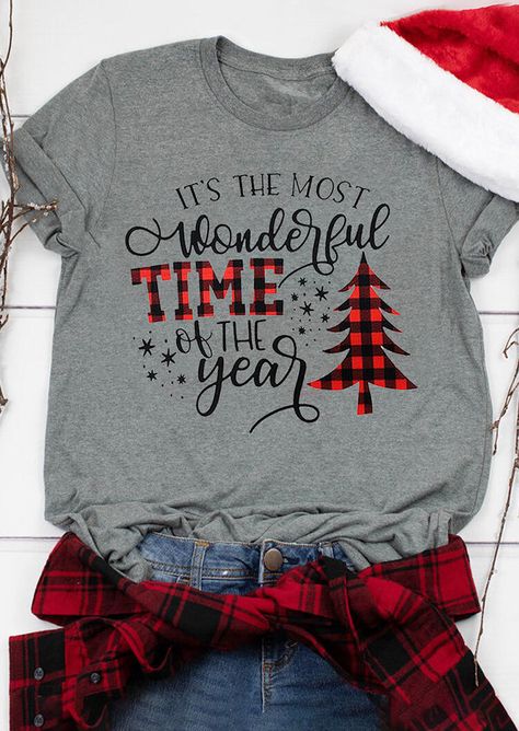 Christmas Attire, Comfortable Blouses, Wonderful Time Of The Year, Christmas Lettering, Diy Shirt, Holiday Shirts, Christmas Tees, Cricut Ideas, Christmas Women