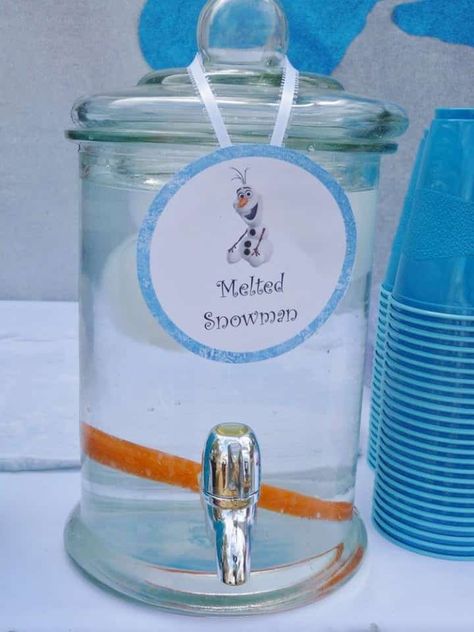 Cheap Frozen Birthday Party Ideas, Frozen Birthday Party One Year Old, Winter Wonderland Frozen Party, Frozen Pool Party Ideas Birthday, Frozen Fifth Birthday, Frozen Birthday Party Drinks, Fancy Frozen Birthday Party, Frozen Food Party Ideas, Frozen Birthday Party 3 Year