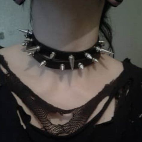 Choker Aesthetic, Alt Fits, Zayn Malik Video, Goth Kids, Grunge Accessories, Goth Choker, Neon Aesthetic, Beautiful Dark Art, Funky Jewelry