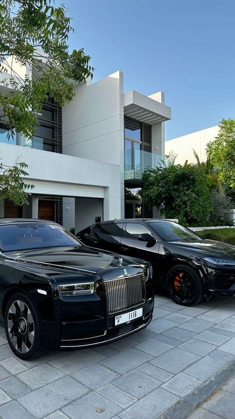 Rols Roys Car, Rolls Royce Phantom Black, Lamborghini Urus Wallpapers, Black Luxury Cars, Lamborghini Urus Aesthetic, Urus Wallpaper, Dubai Luxury Cars, Rolls Royce Aesthetic, Lamborghini Aesthetic