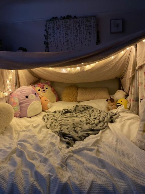 Bed Den Ideas, Mattress Fort, Sleepover Bedroom, Sleepover Forts, Sleepover Fort, Bedroom Fort, Living Room Fort, Jimin Fanfiction, Fort Ideas