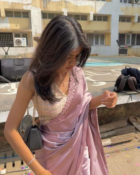 Instagram Sarees Aesthetic, Farewell Saree Ideas, Pretty Saree, Farewell Saree, Arpita Mehta, Farewell Sarees, Farewell Dresses, Saree Ideas, Sarees For Girls