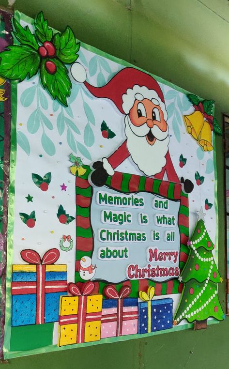 Christmas Bulletin Board Decorations, Christmas Board Decoration, Christmas Bulletin Board Ideas, Santa Claus Crafts, Christmas Charts, Diy Crafts For School, Classroom Christmas Decorations, Merry Christmas Santa Claus, School Board Decoration